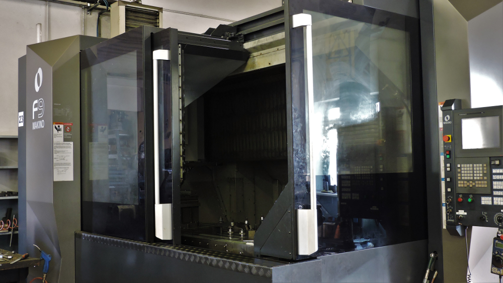 MAKINO F9 - Centro di lavoro verticale 1600x800x900