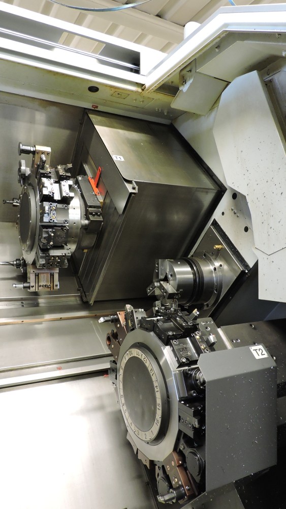 MORI SEIKI NZX-2000 - Tornio motorizzato bimandrino con due torrette con asse y